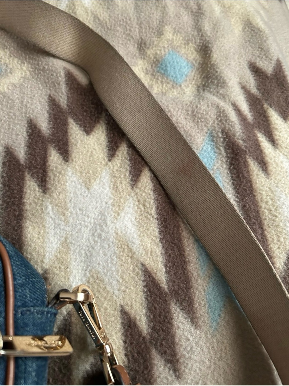 Michael Kors Denim Jet Set Crossbody Bag in Blue with Tan Trim - Picture 4 of 11